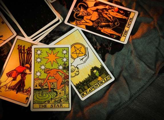 Lectura de tarot con astrología española